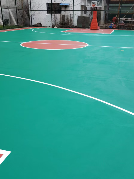 连南 球场长期使用易出现地面开裂